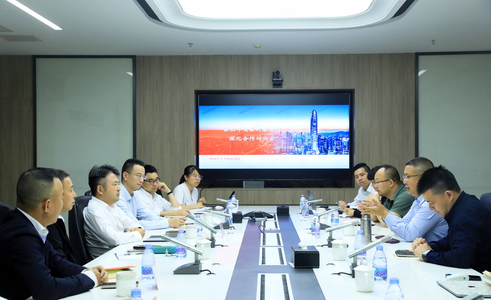 平安产险佛山分公司副总经理徐方毅、韩丰一行莅临利泰汽车集团共商深度合作